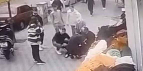 Çorlu'da çıkan kavgada bir kadın bayıldı 11 Çorlu’da çıkan kavgada bir kadın bayıldı