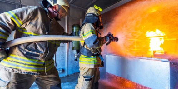 Hurda Kağıt Fabrikasında Çıkan Yangın Söndürüldü